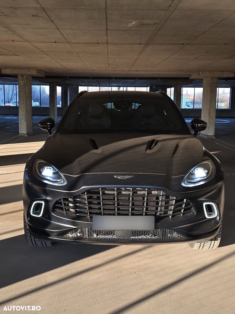 Aston Martin DBX - 8