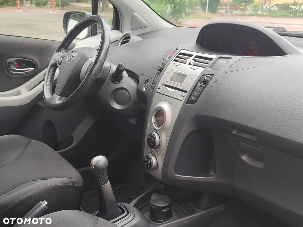 Toyota Yaris - 22