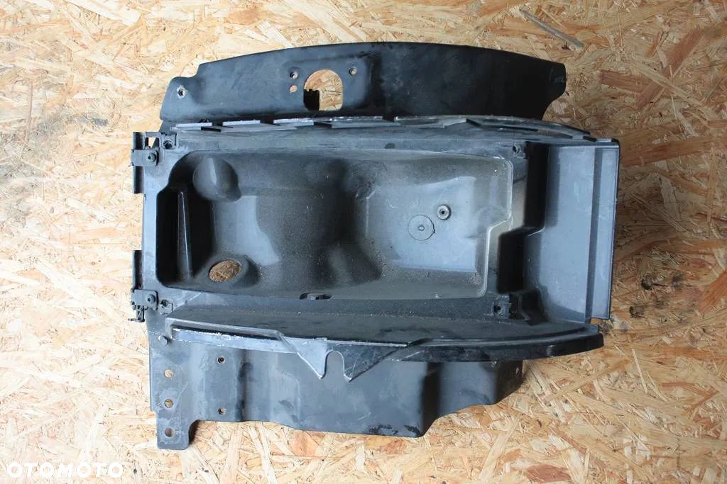 # SCANIA V8 R S XPI DC16 2015r OKULAR BLACHA MOCOWANIE WZMOCNIENIE OBUDOWA LAMPY LEWA LEWY LEWE 1936674 1936676 2124019 - 1