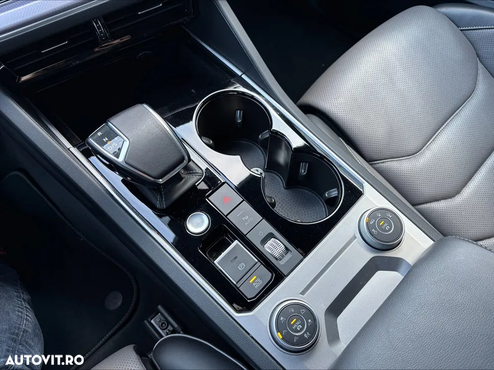 Volkswagen Touareg V6 TDI 4MOTION R-Line - 30