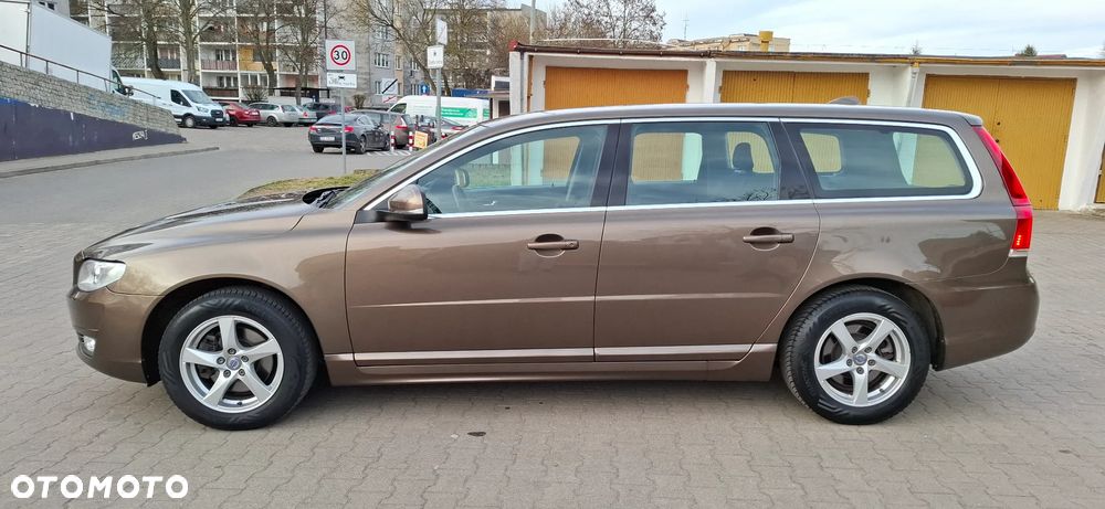 Volvo V70 D2 Momentum - 16