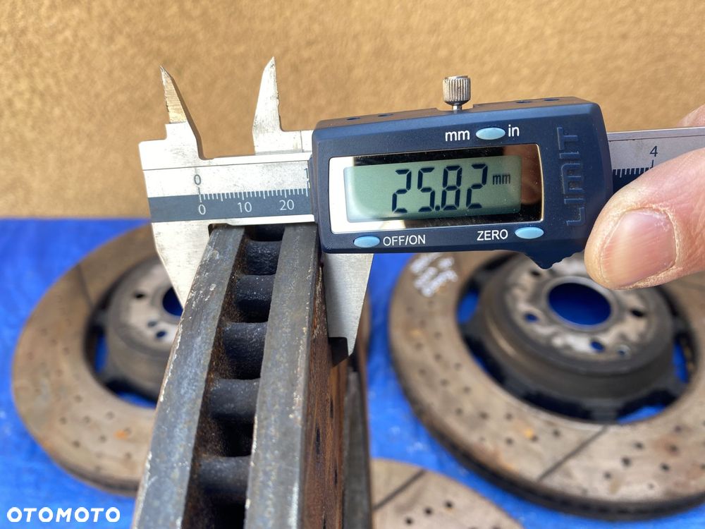 MERCEDES E W213 63AMG ZACISKI HAMULCOWE PRZÓD TYŁ KLOCKI TARCZE 390 / 360mm - 13