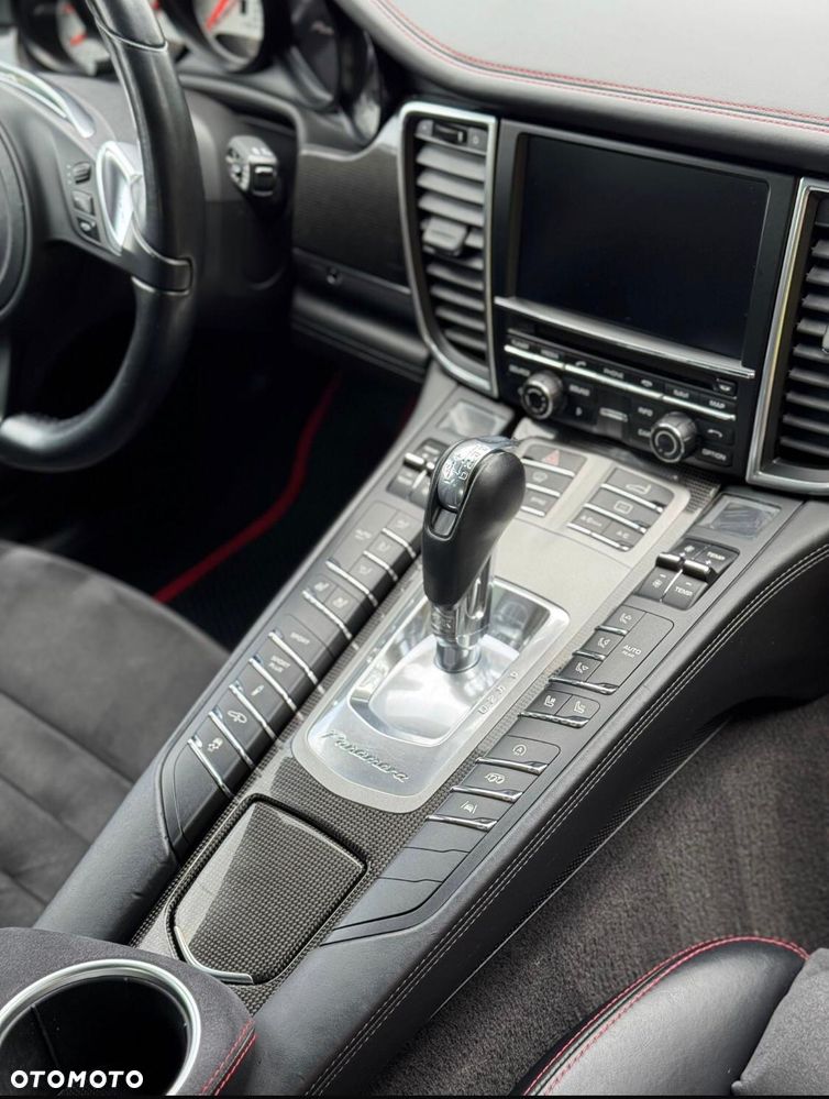 Porsche Panamera GTS - 12