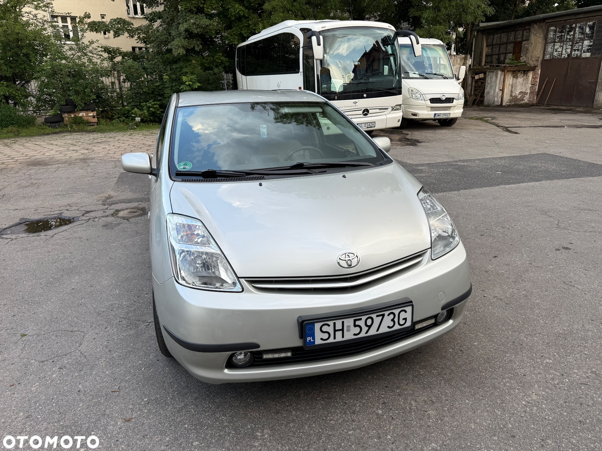 Toyota Prius (Hybrid) Executive - 2