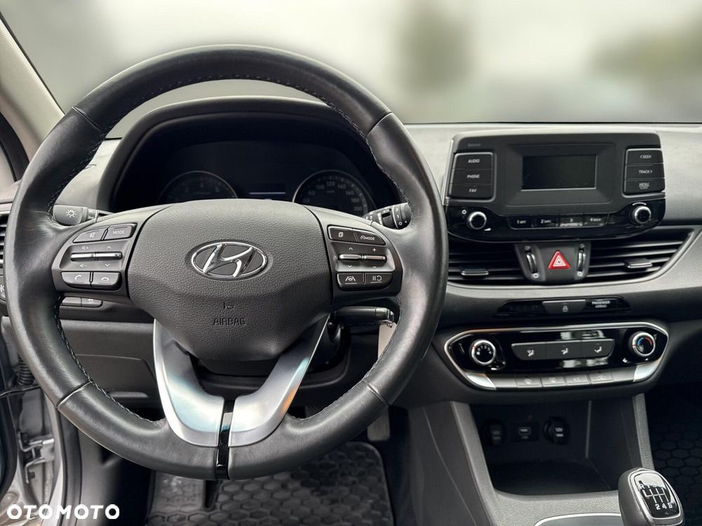 Hyundai i30 1.5 DPI Classic + - 14