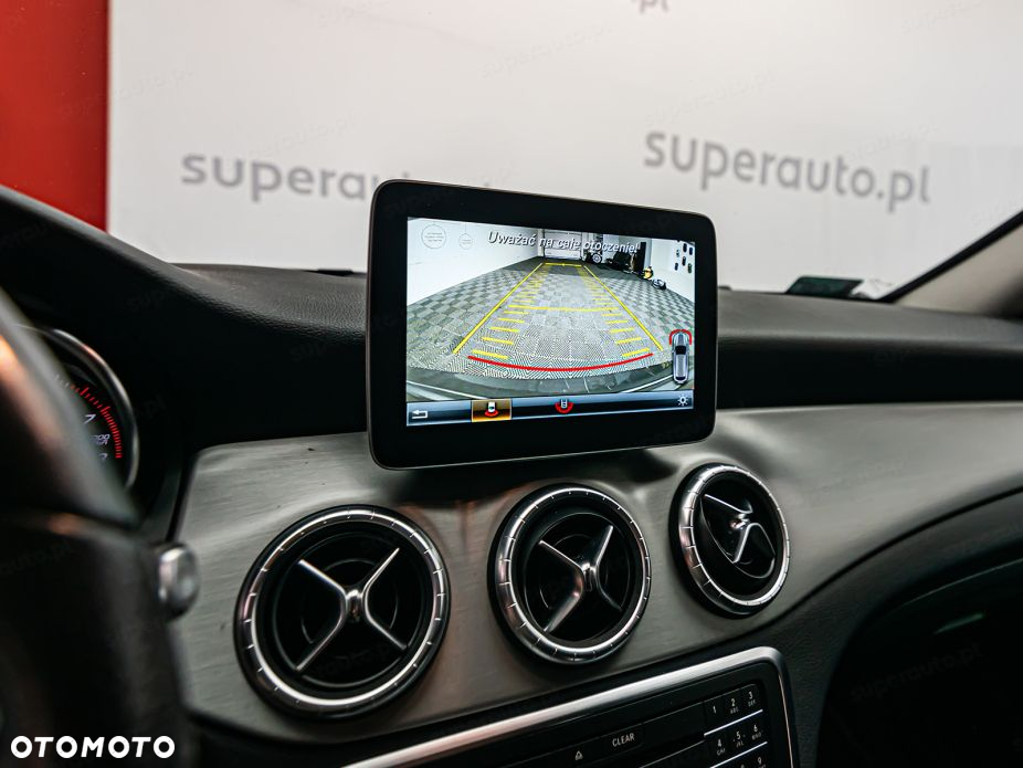 Mercedes-Benz CLA 220 4-Matic AMG Line - 18