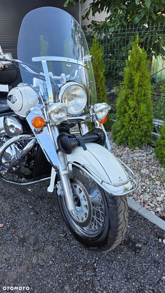 Suzuki Intruder - 10