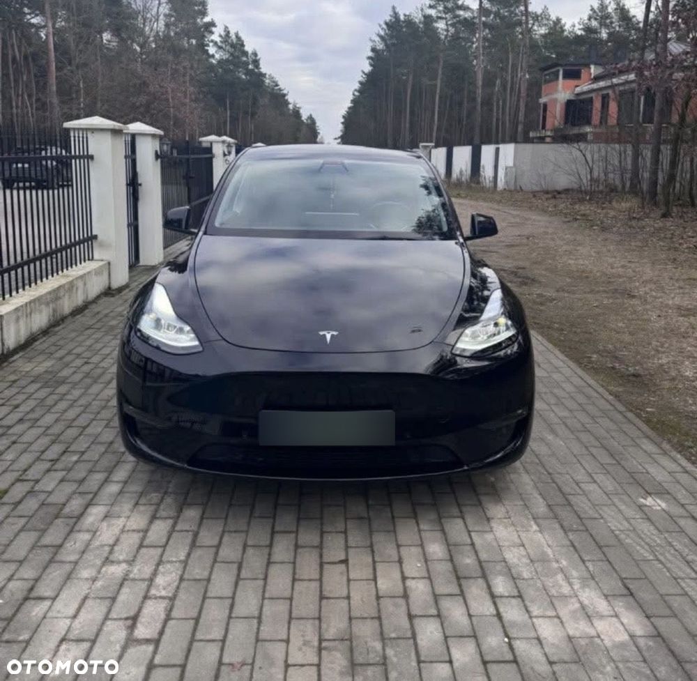 Tesla Model Y - 1