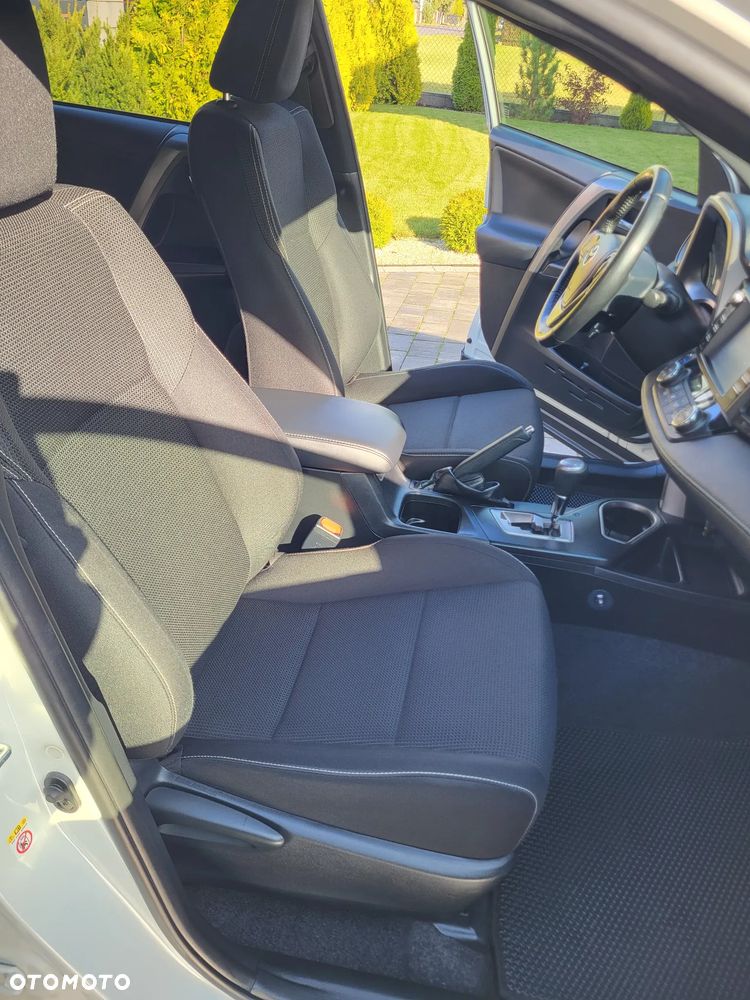 Toyota RAV4 Hybrid Premium 4x2 - 13
