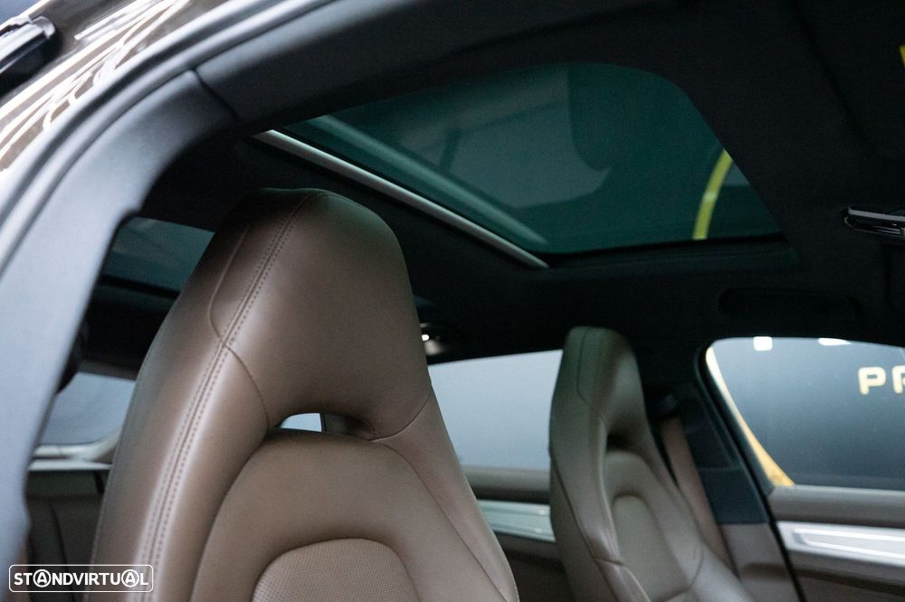 Porsche Panamera Sport Turismo 4 E-Hybrid - 48