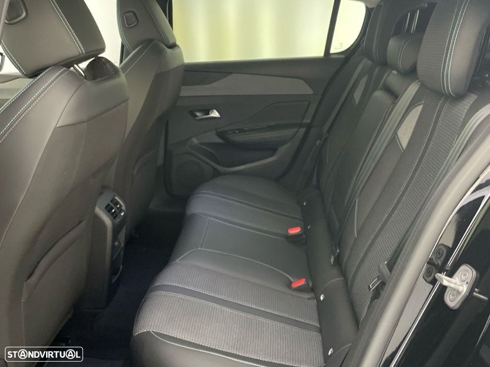 Peugeot 308 — fotografia 12