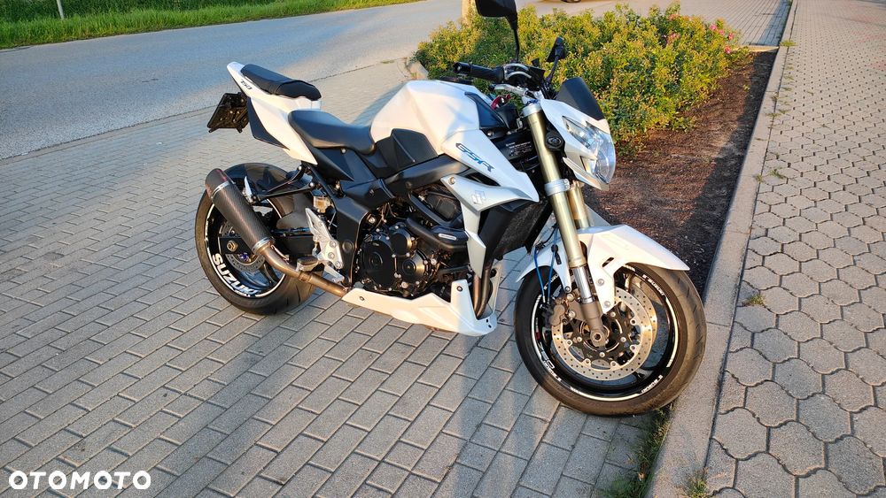 Suzuki GSR - 35