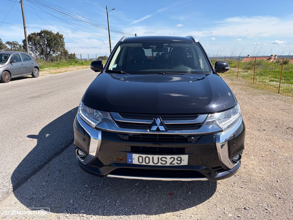 Mitsubishi Outlander - 2