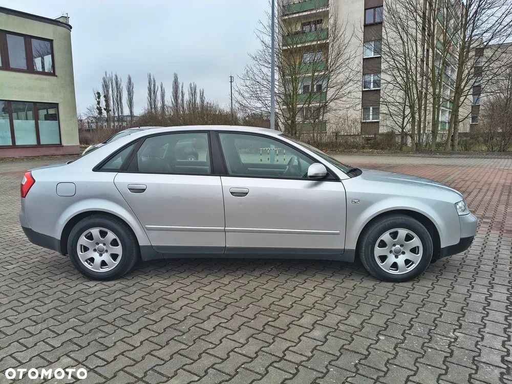 Audi A4 Limousine - 3