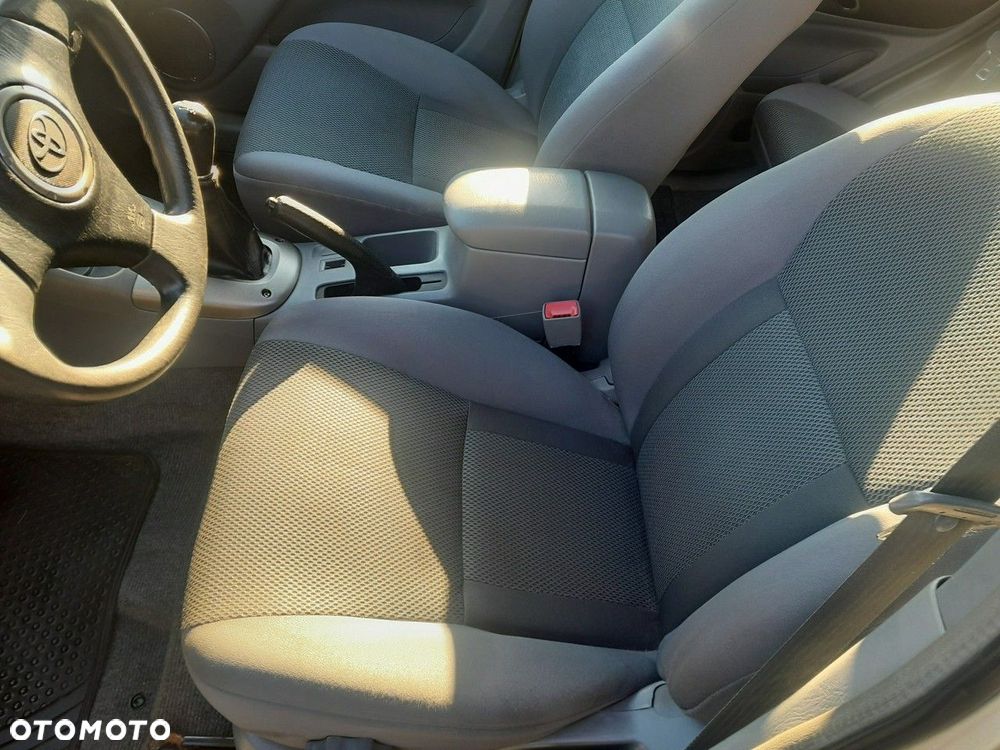 Toyota RAV4 2.0 VVT-i 4x4 - 10