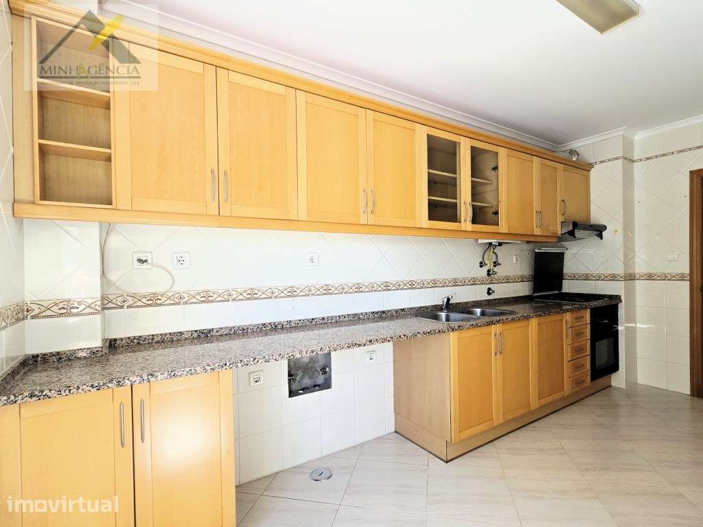 Apartamento T2 com arrecadação no Bairro Afonso Costa em Setúbal - Grande imagem: 3/23