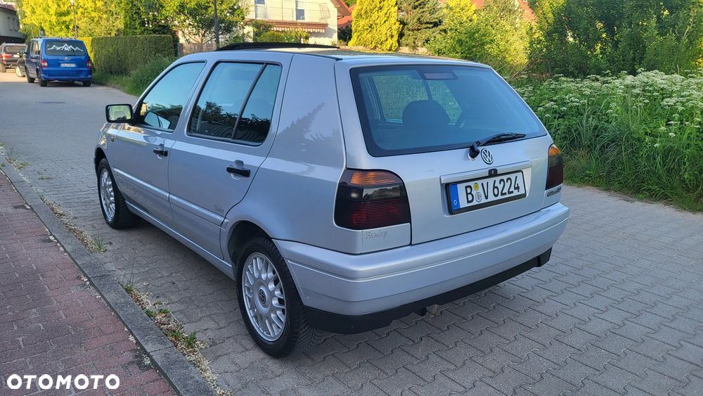 Volkswagen Golf - 4