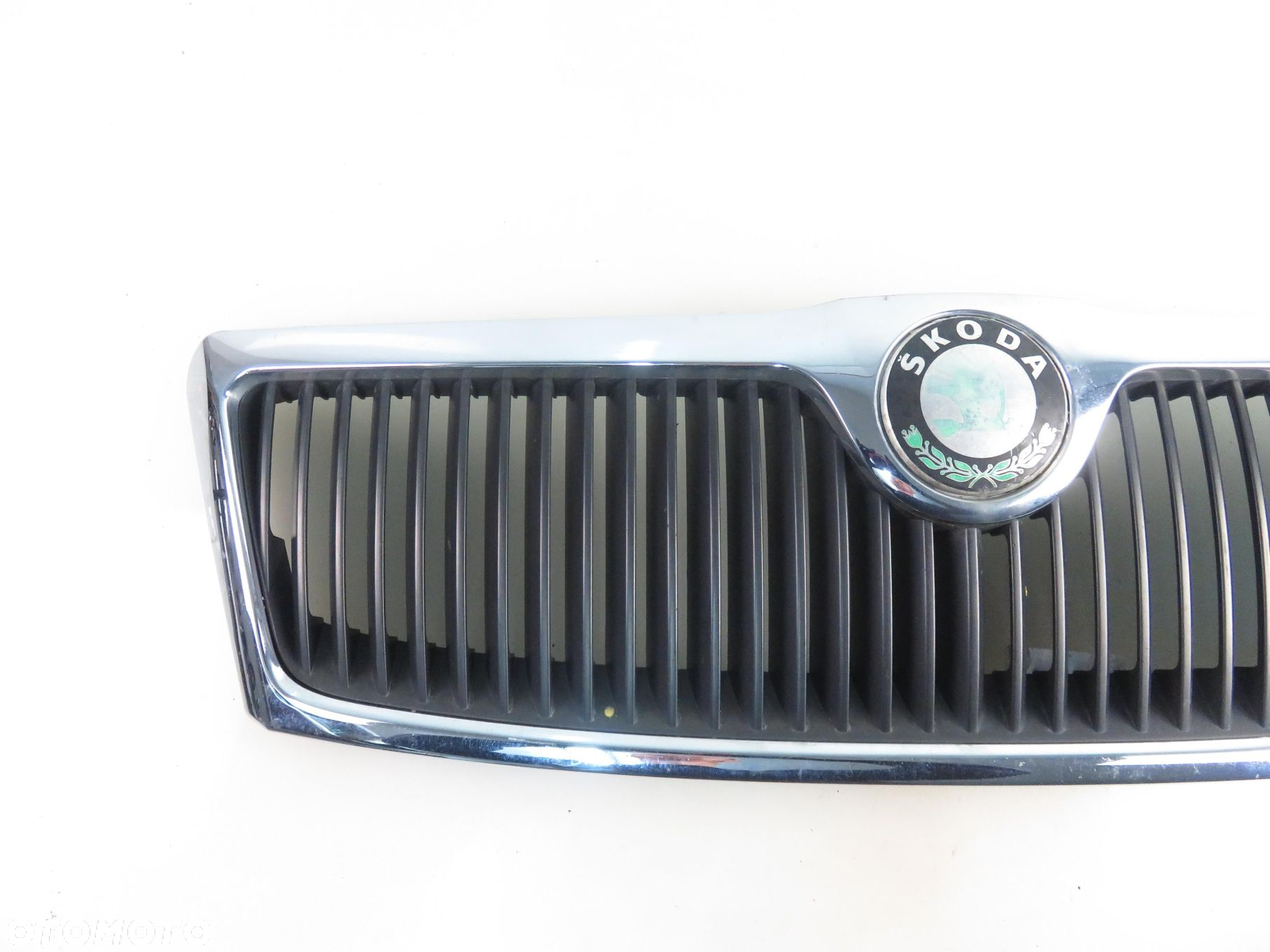 ATRAPA GRILL SKODA OCTAVIA II 1Z0853668 - 9