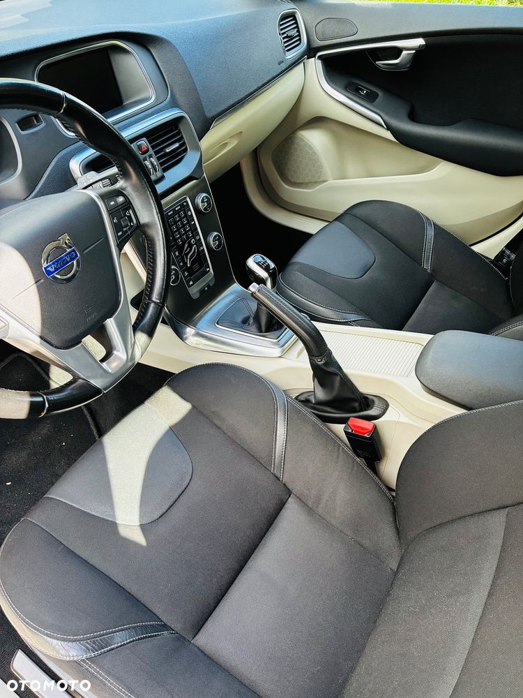 Volvo V40 D4 Drive-E Momentum - 11