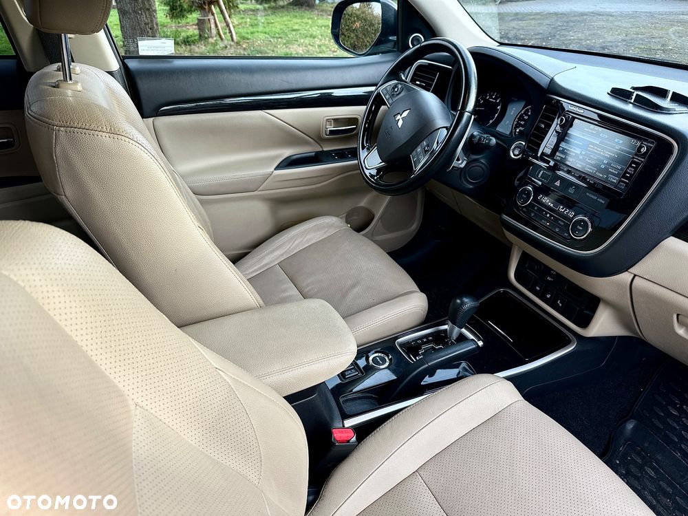 Mitsubishi Outlander 2.0 Instyle Navi 4WD CVT - 10