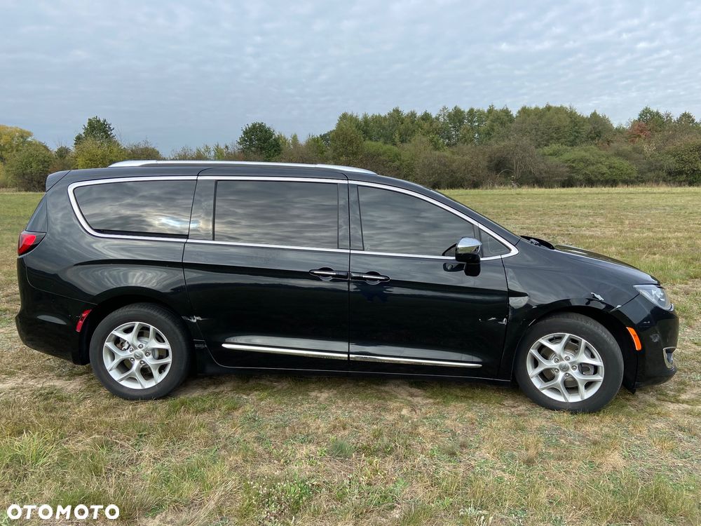 Chrysler Pacifica - 5