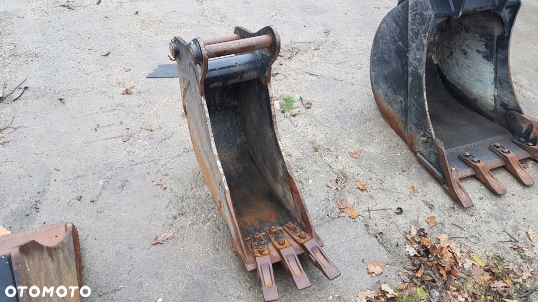 ŁYŻKA DO KOPARKI ZE SWORZNIAMI 30CM DOOSAN - 1