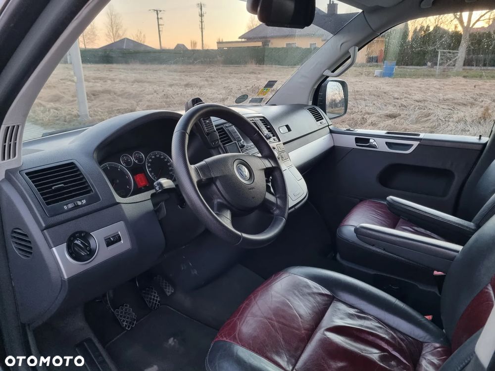 Volkswagen Multivan - 25