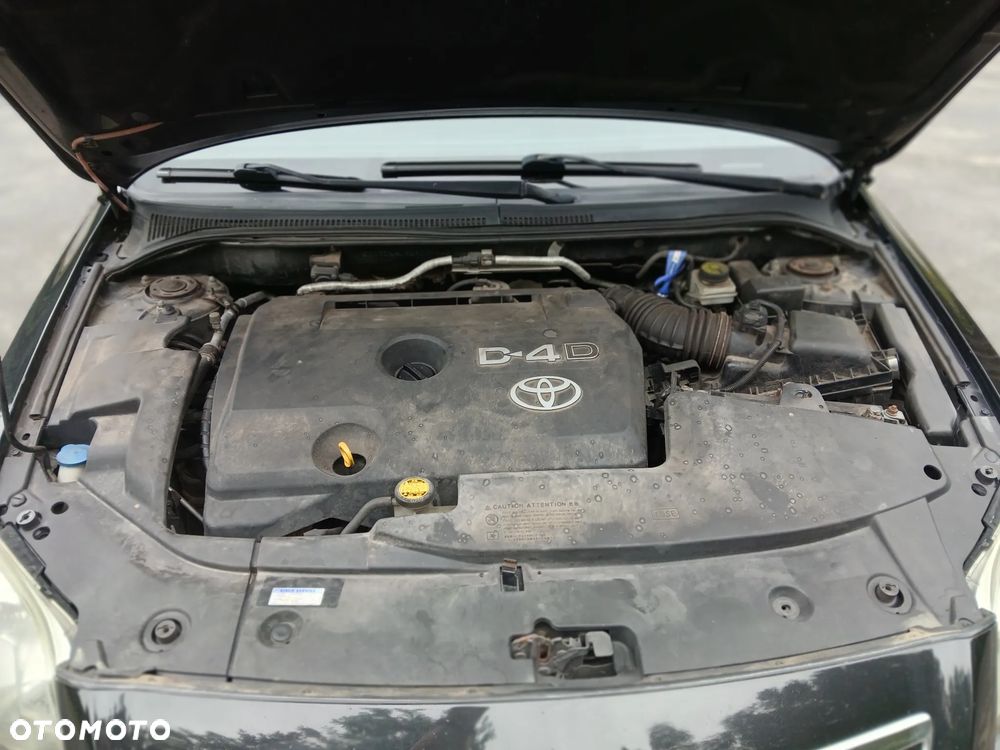 Toyota Avensis 2.0 D-4D - 12