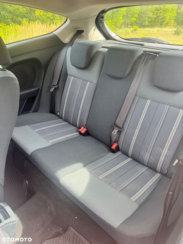 Ford Fiesta - 12