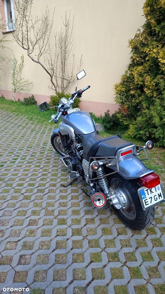 Yamaha V-MAX - 4