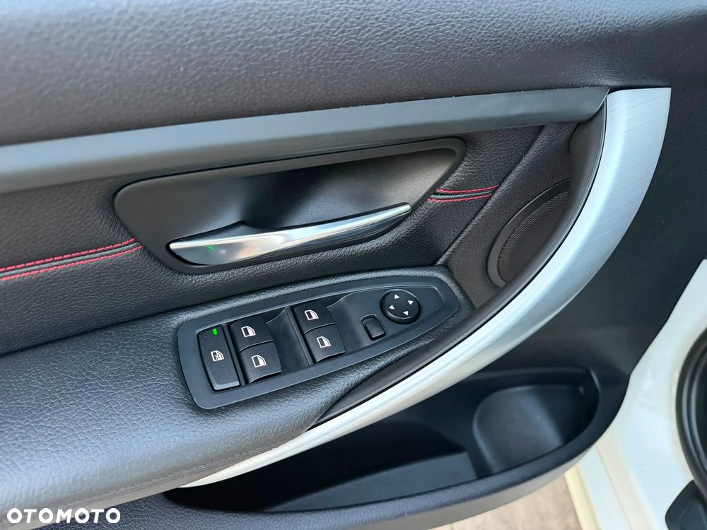 BMW Seria 3 320d DPF Edition Sport - 16
