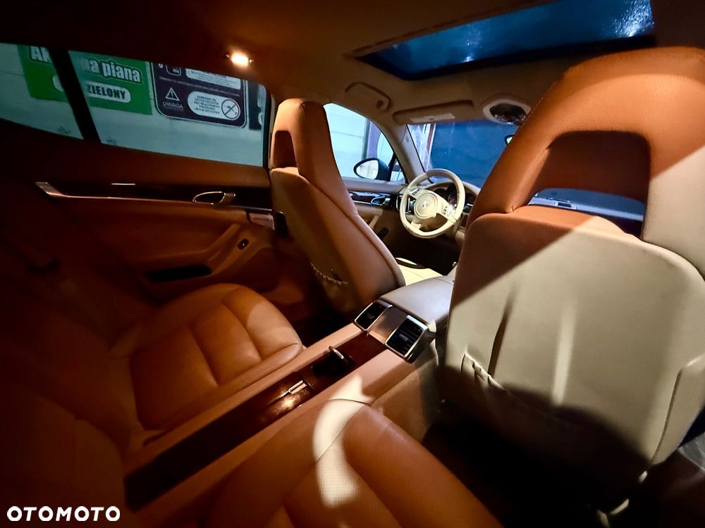 Porsche Panamera PDK Platinum Edition - 9