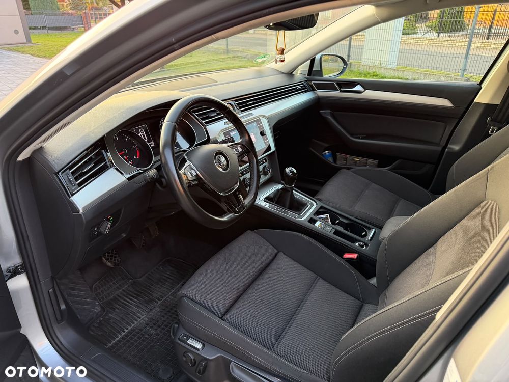 Volkswagen Passat 2.0 TDI (BlueMotion Technology) Trendline - 12