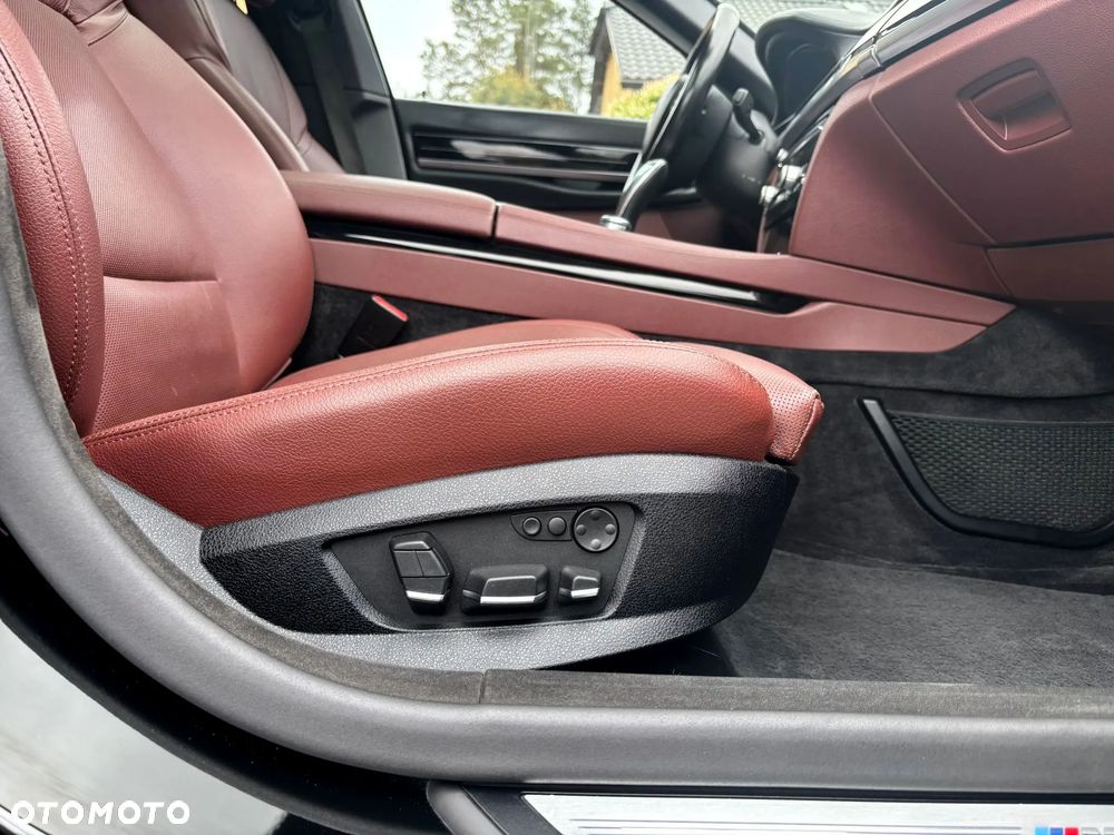 BMW Seria 7 750i L xDrive - 7