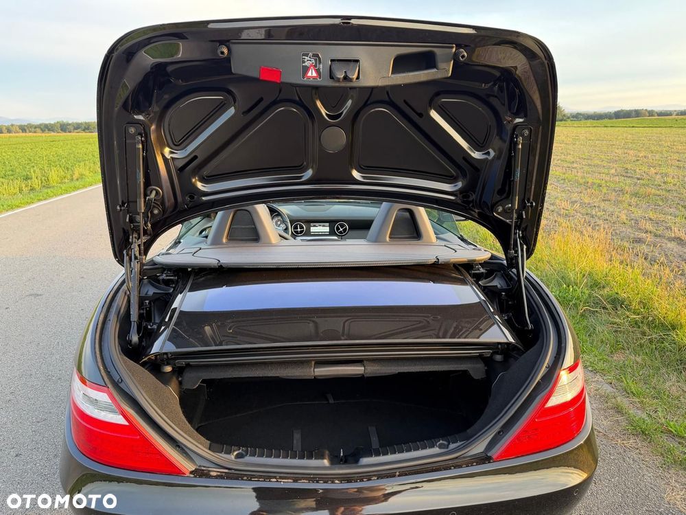 Mercedes-Benz SLK 200 CGI - 12