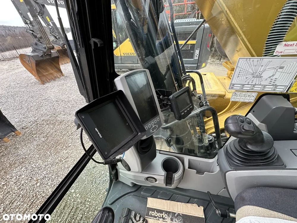 Caterpillar 320 FL tok 2017 kamery 360 stan wzorowy klepka 700mm koparka gąsienicowa 22 tony 122kW - 15