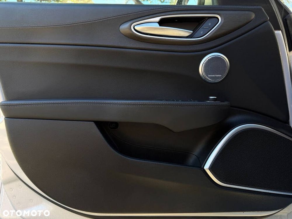 Alfa Romeo Giulia - 12