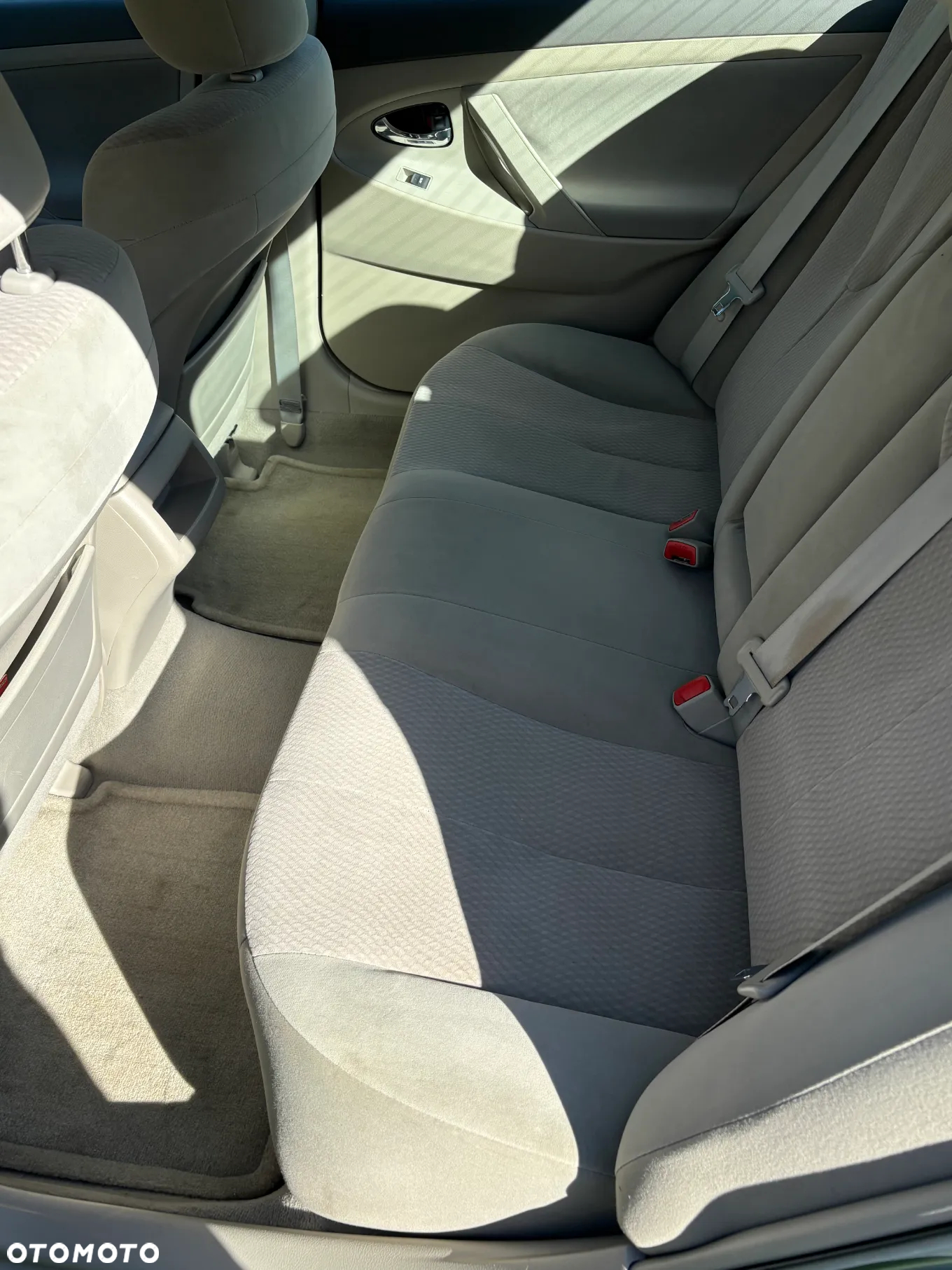 Toyota Camry 2.5 LE - 14
