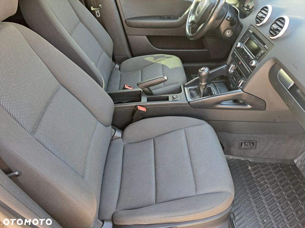 Audi A3 Sportback 1.6 Ambiente - 18