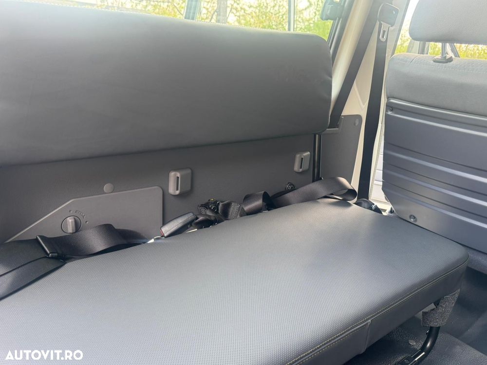 Toyota LANDCRUISER - 4