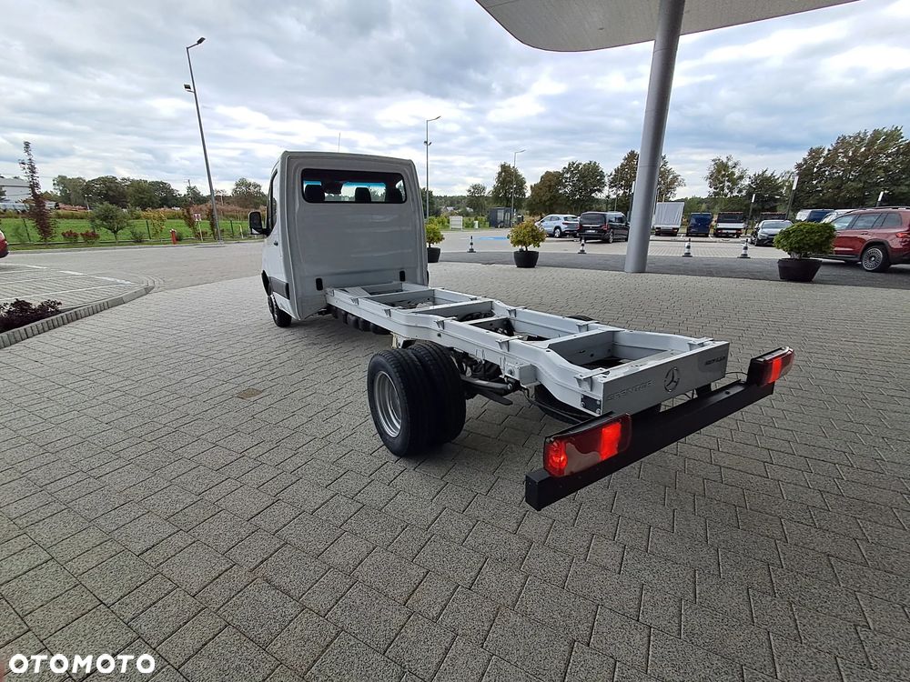 Mercedes-Benz Sprinter - 9