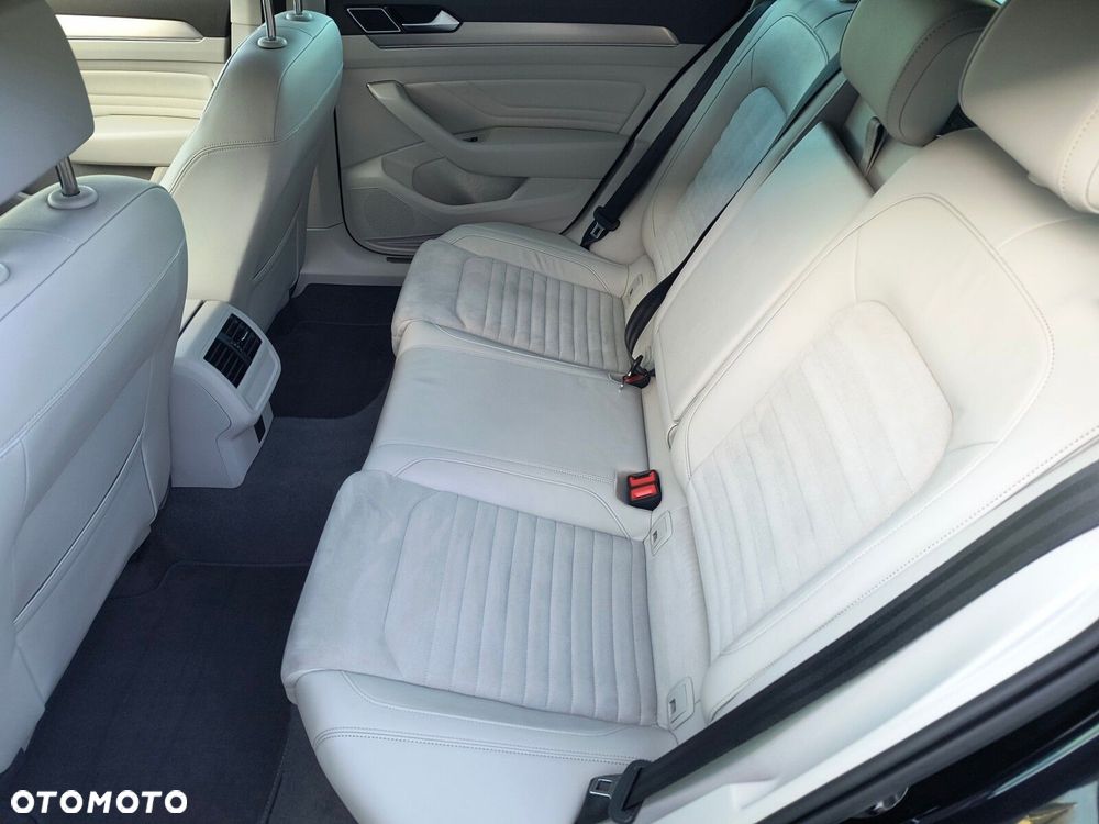 Volkswagen Passat 2.0 TDI Elegance DSG - 19