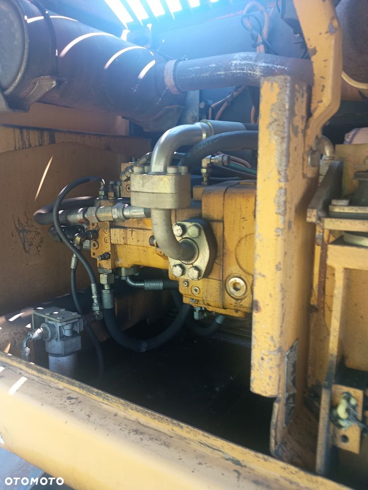 Caterpillar 322 C - 6