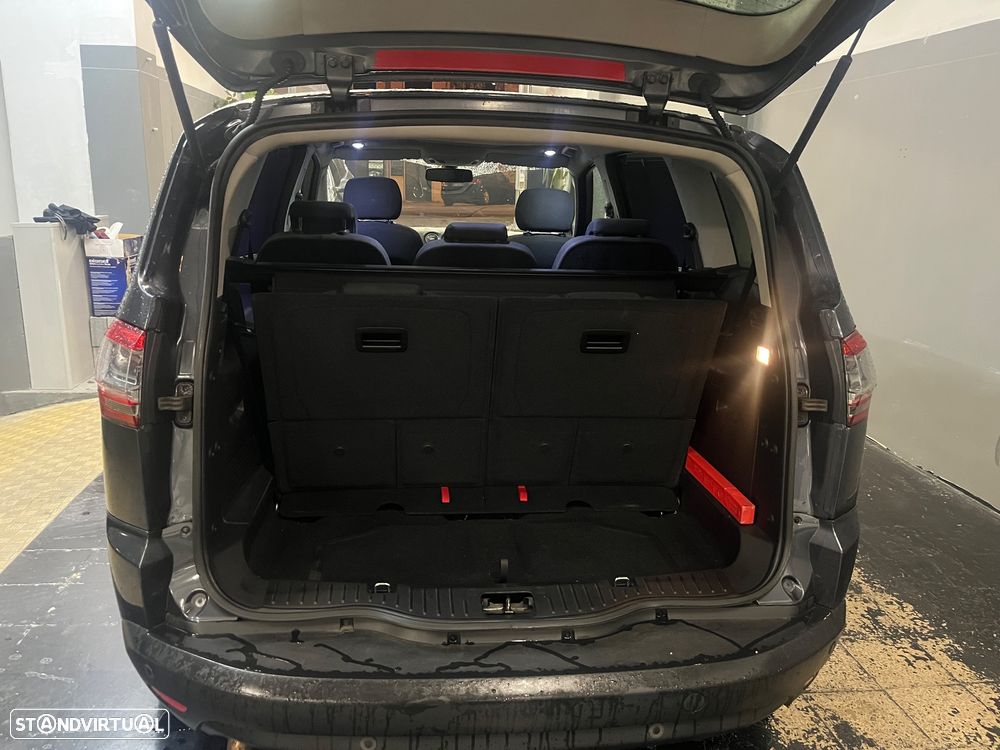 Ford S-Max 2.0 TDCi Titanium 7L - 24