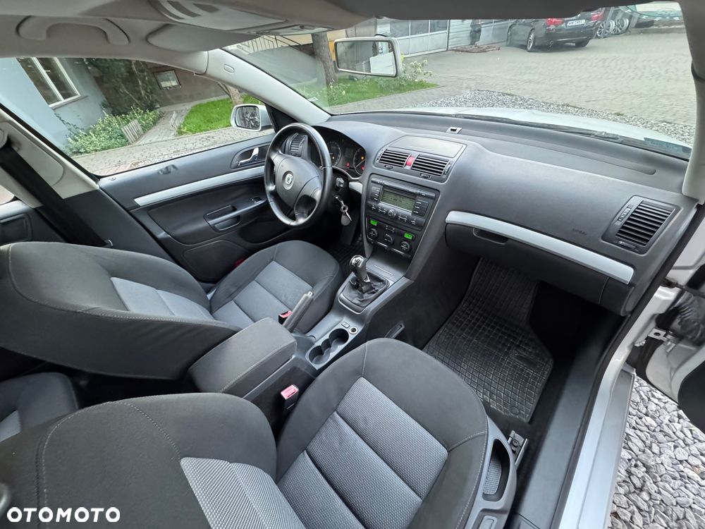 Skoda Octavia 1.6 Ambiente EU5 - 33