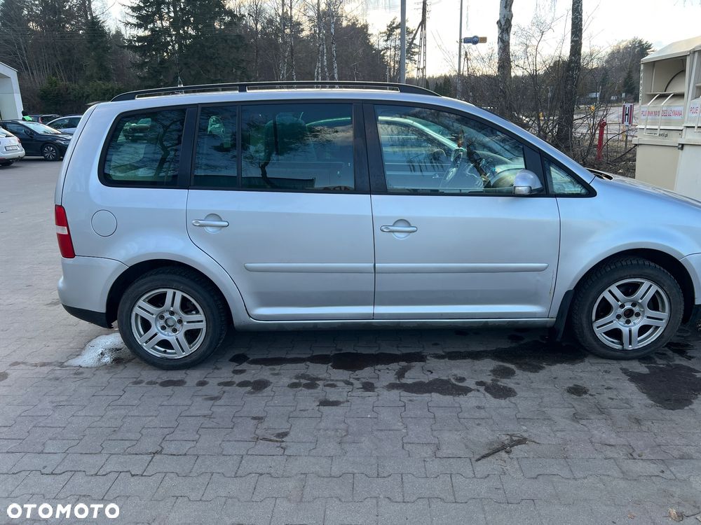 Volkswagen Touran 2.0 TDI Highline - 11