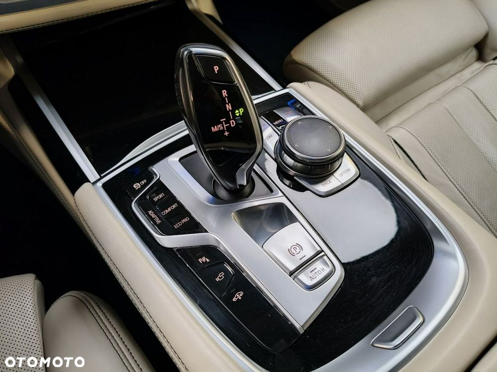 BMW Seria 7 - 38