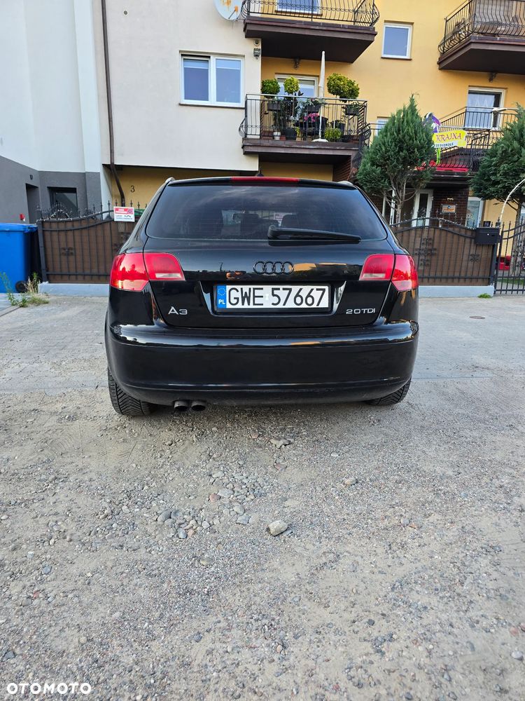 Audi A3 Sportback 2.0 TDI DPF Ambiente S tronic - 4