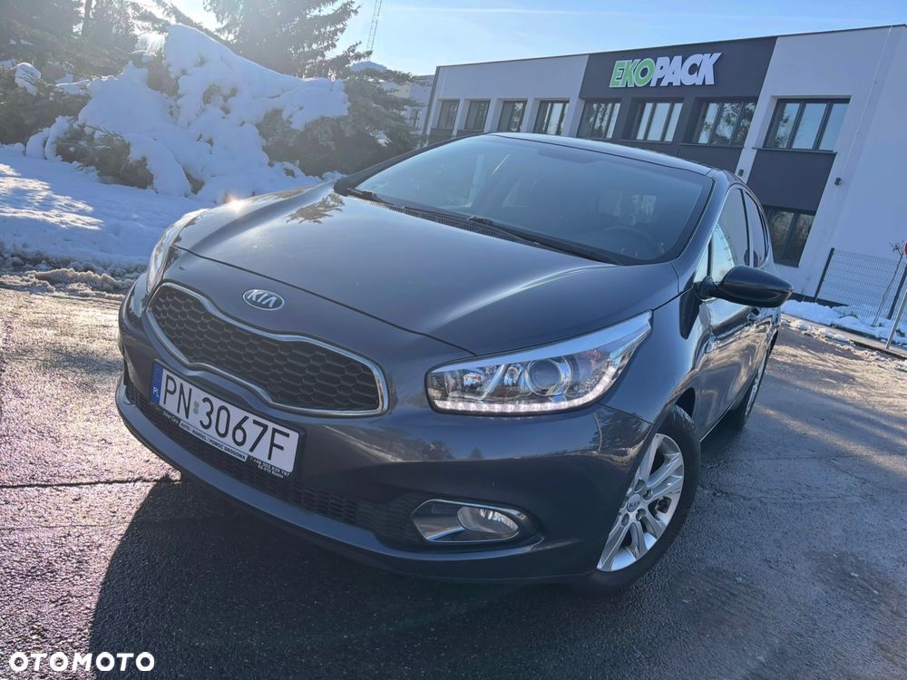 Kia Ceed 1.6 CRDi 128 Dream Team Edition - 1