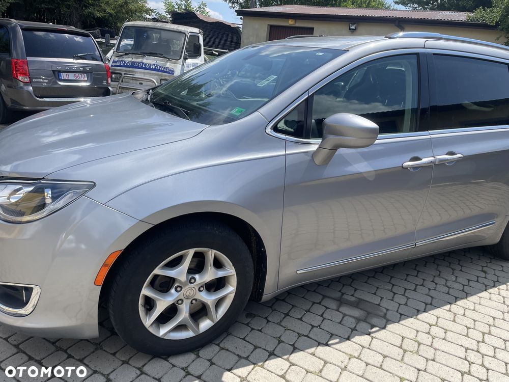 Chrysler Pacifica - 4